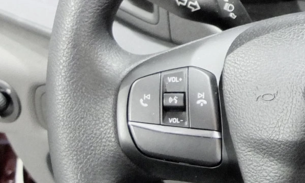 Xzent X-F285 Ford Transit 1DIN mediasoitin tukee rattinäppäimiä