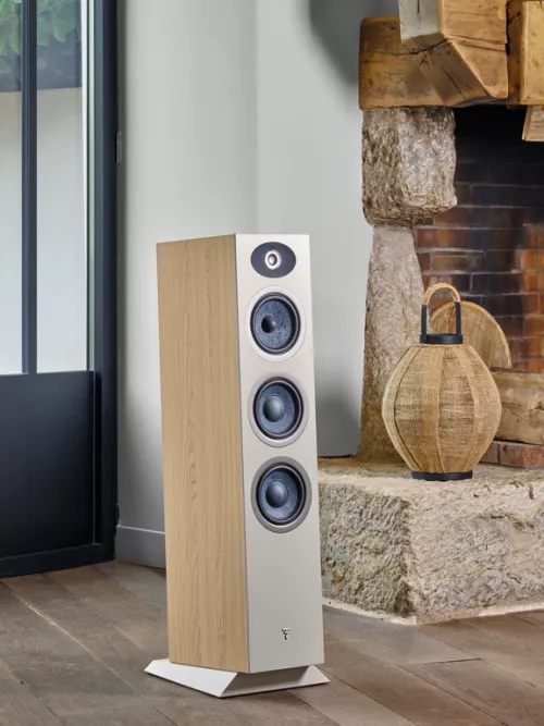 Focal Theva N°2 lattiakaiutin, lifestyle focal-theva-n2-floorstanding-loudspeaker-light-wood-06ac7a4822b91a.jpg