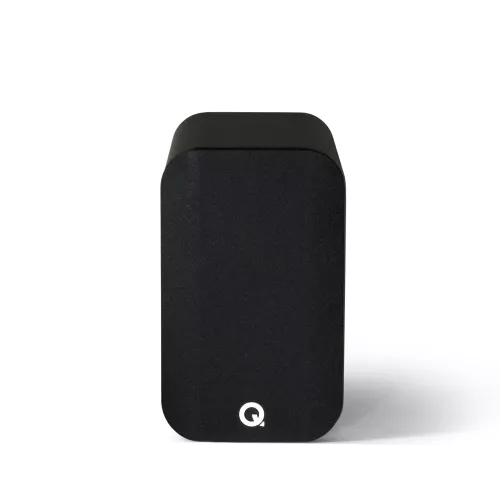 Q Acoustics Q5010 hyllykaiutin, musta, edestä etuverkolla q_acoustics_q5010_bookshelf_speaker_black-06475e85bd54d2.jpg